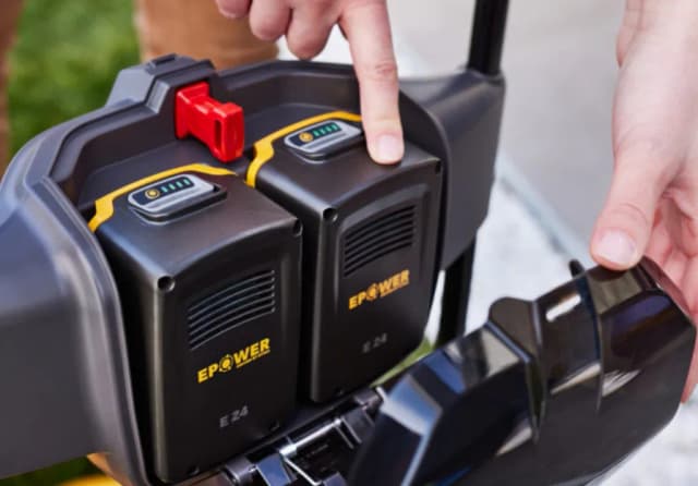 Jak ładować akumulator do kosiarki - uniknij najczęstszych błędów