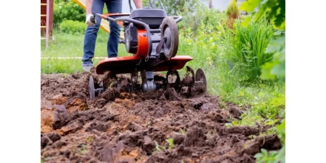 Czy glebogryzarka może zastąpić pług? Odkryj kluczowe różnice i zastosowania